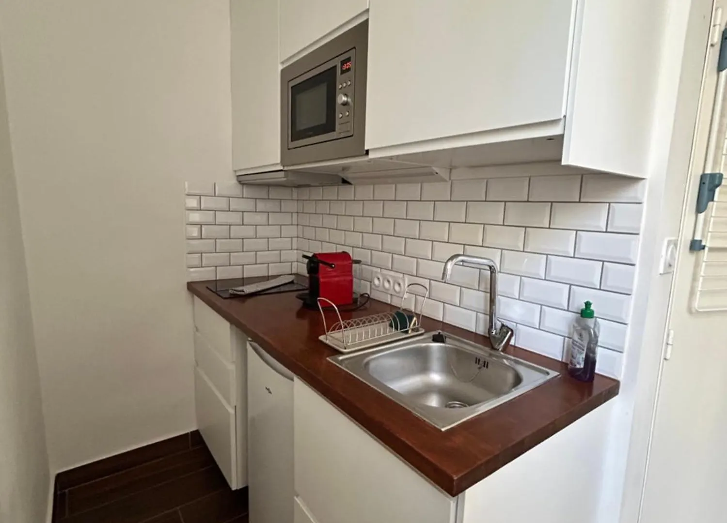 Agreable Studio Renove Avec Place De Parking 0*, Bandol